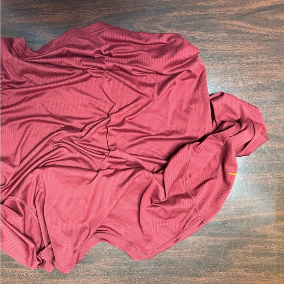 TEAM ISSUE WASHINGTON REDSKINS LONG SLEEVE TSHIRT - LIKE NEW - Picture 2 of 4